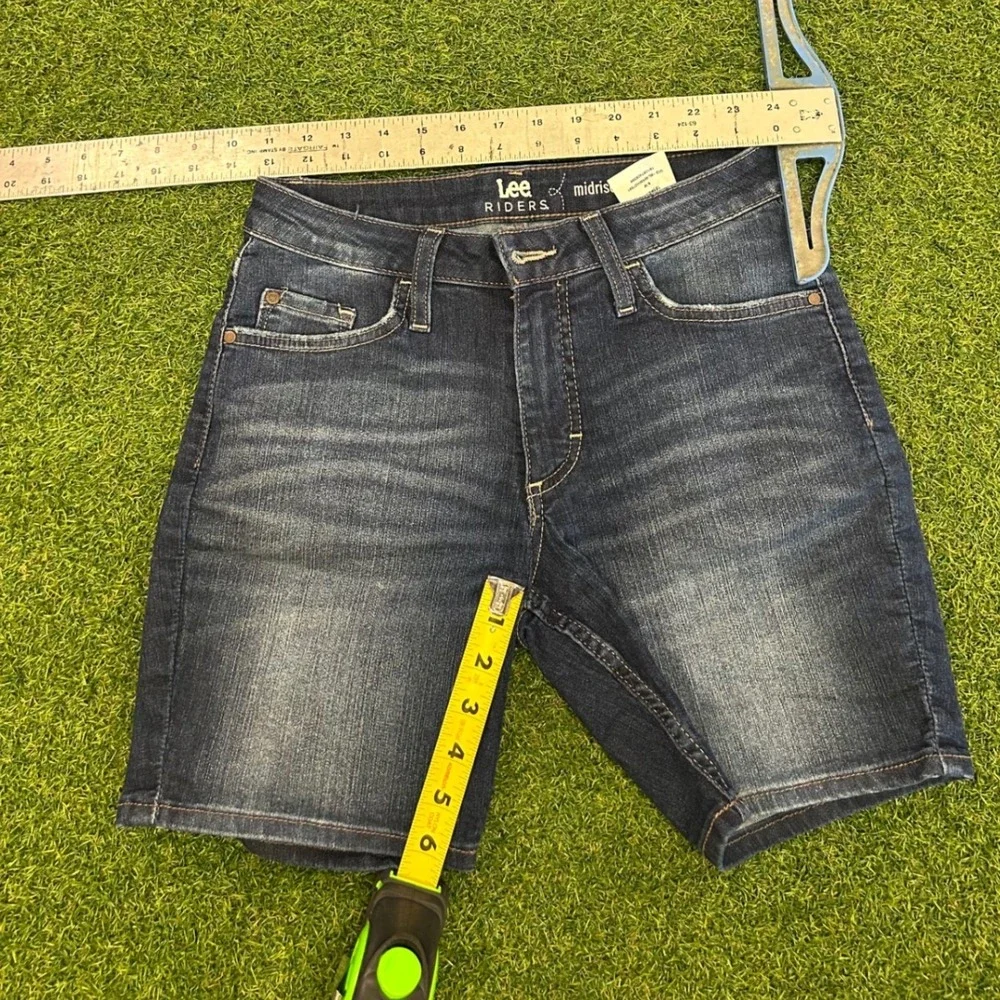 Lee Riders Womens Midrise Denim Shorts Dark Wash Stretch Size 6M 185MEW2